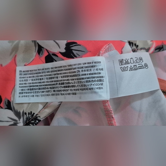 Hollister Pink and Black Skort Vibrant Floral Design - Picture 6 of 6